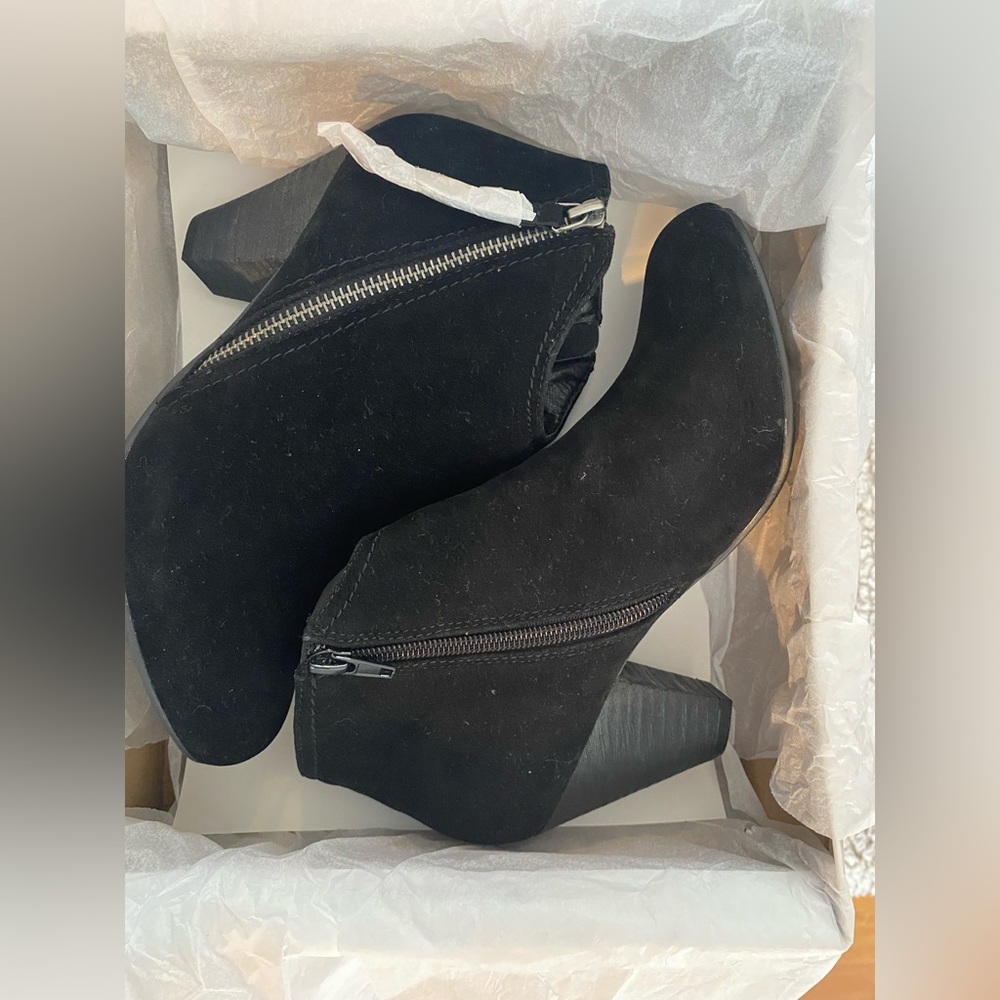 NWOT XOXO brand Amberly Black Bootie Size 8